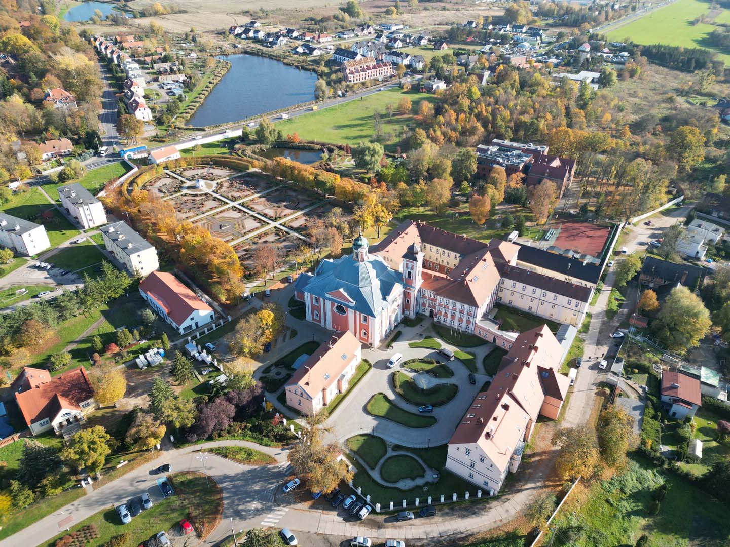 Pocysterski klasztor w Owińskach z lotu ptaka