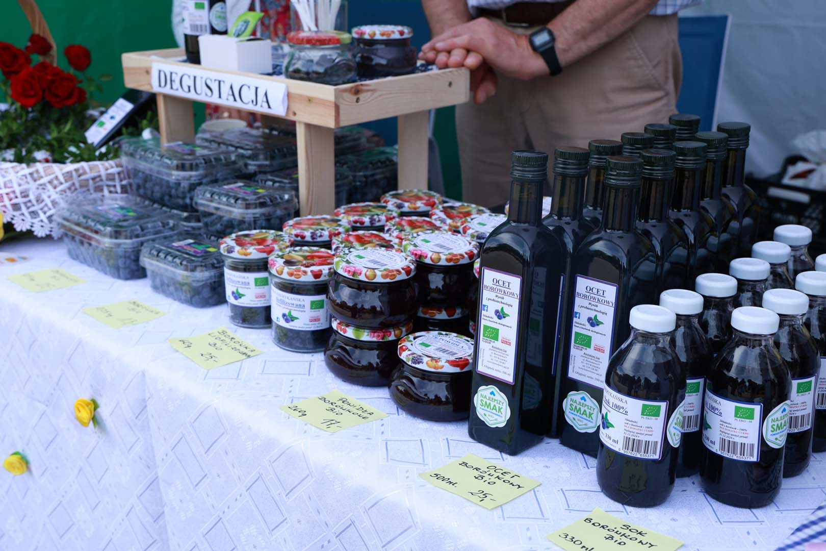 Stoisko z borówkami, powidłami i octem borówkowym, tabliczka Degustacja